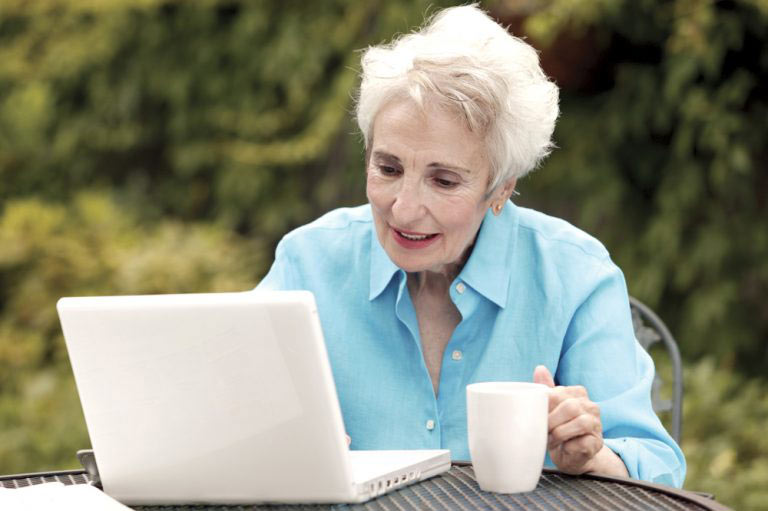 Seasons-Canadian-Seniors-And-The-Internet